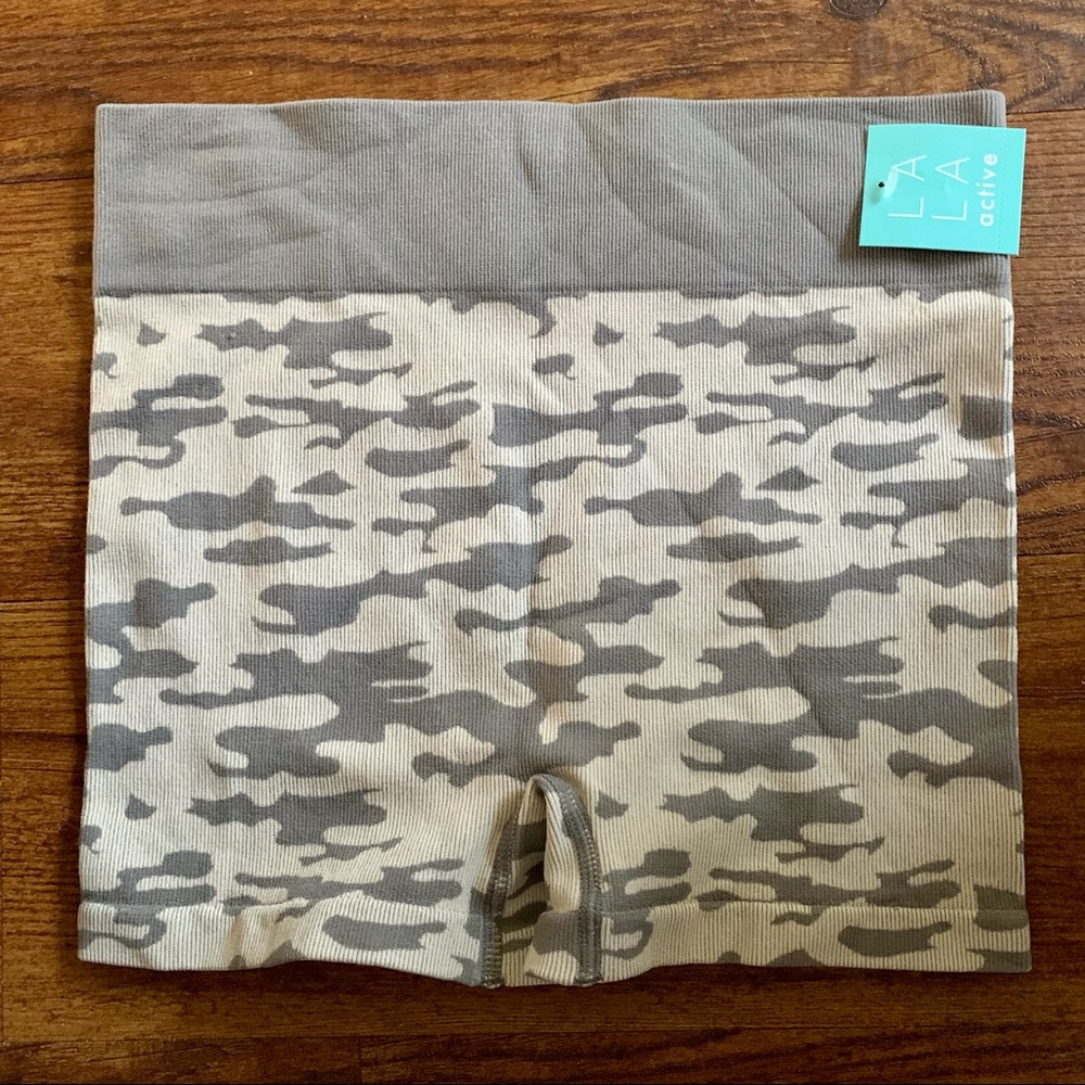 NWT LA LA Active Sports Bra & Biker Short Set - Picture 3 of 9